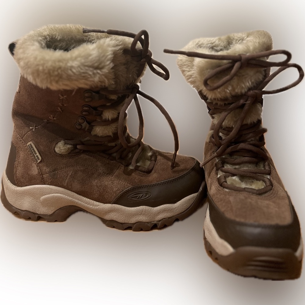 Hi-TEC St. Moritz Thinsulate Brown and Tan Women’s Snow Winter Boots - Size 7.5 - Picture 1 of 17